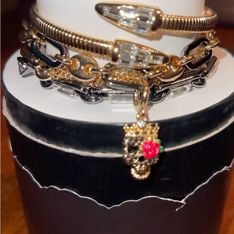 Luxurious Gold And Black Skull Charm Bracelet